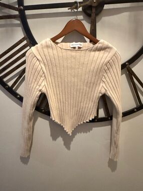 Willow & Fable Cream Ribbed Point-Hem Crop Top